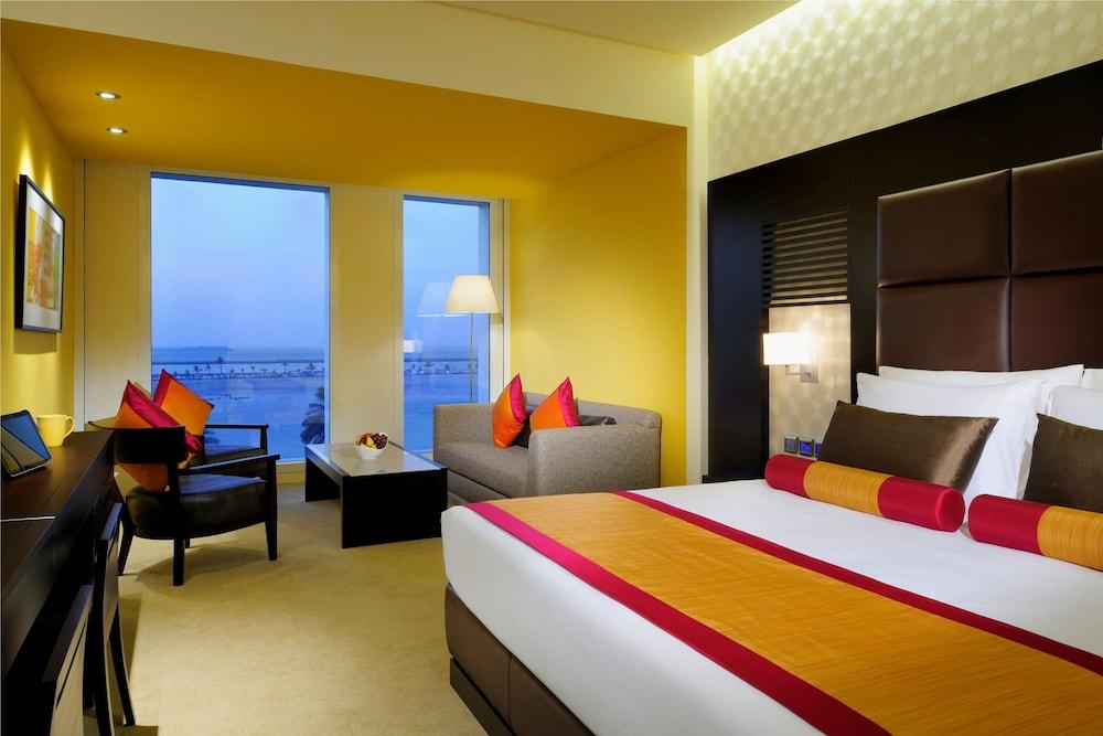 Hues Boutique Hotel Dubai Exterior photo