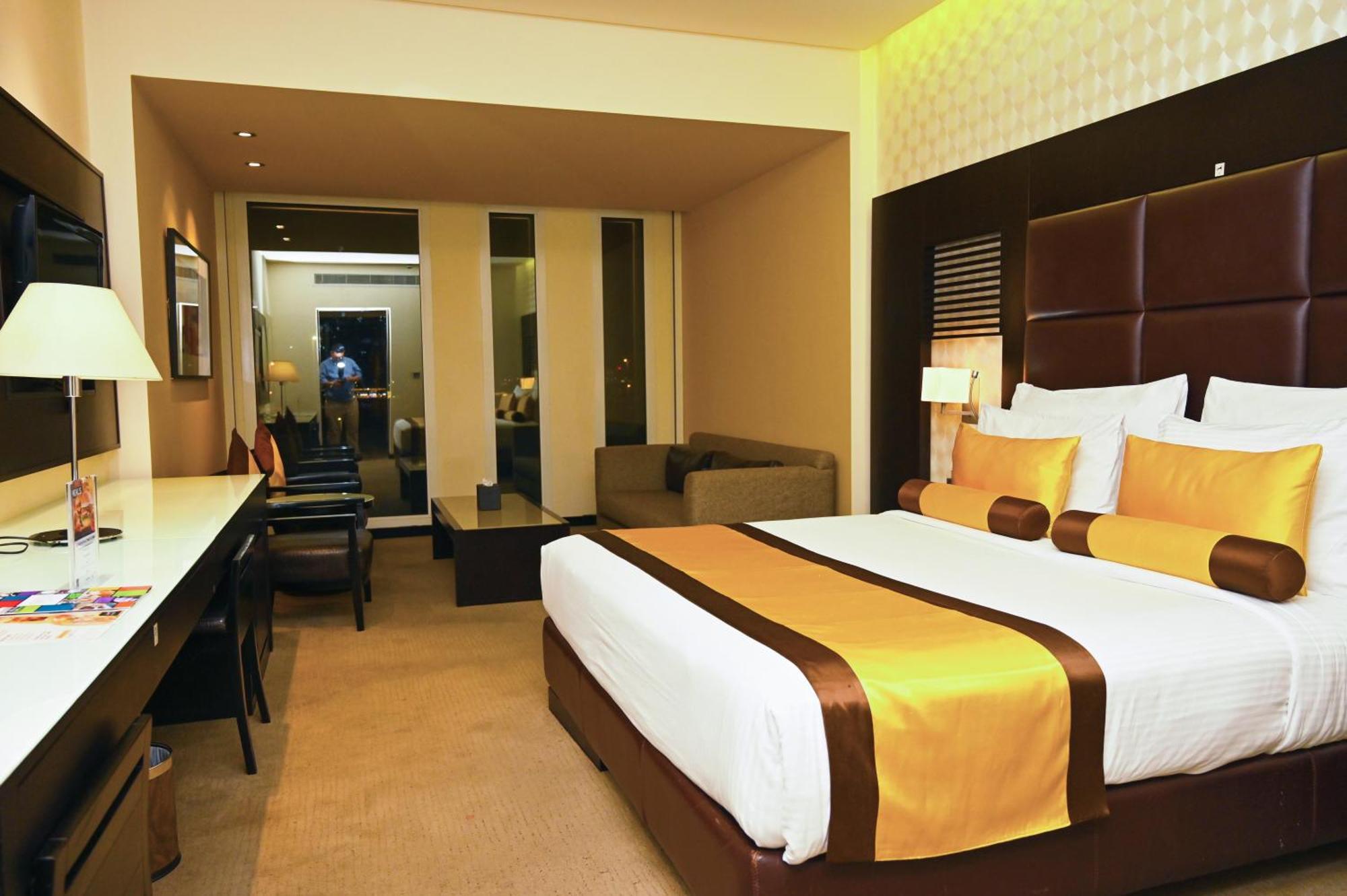 Hues Boutique Hotel Dubai Exterior photo